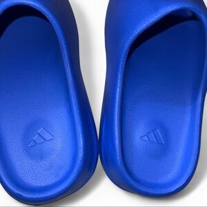 Adidas Azure Yeezy slides size 5 US